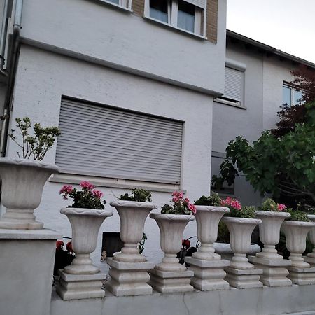 Monteur-, Ferienwohnung Mit Balkon In Hanau Bei Frankfurt Und Aschaffenburg Buitenkant foto